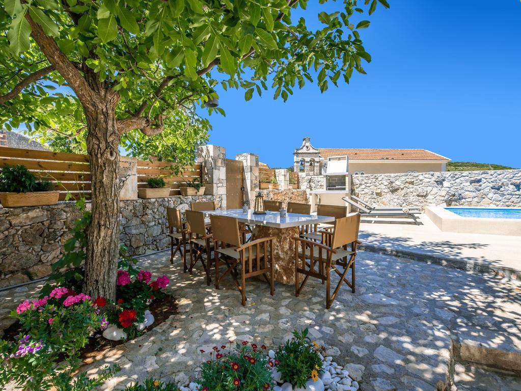 Villa Callisto- Elegant Restored Villa With Pool Yírion Exterior foto