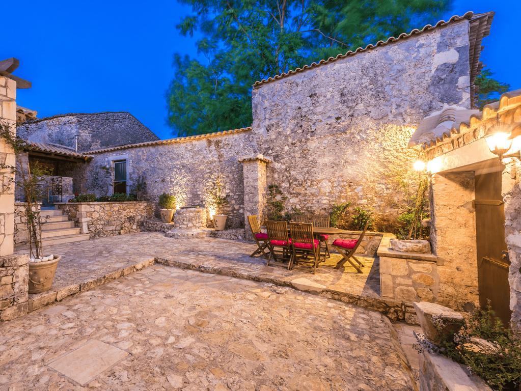 Villa Callisto- Elegant Restored Villa With Pool Yírion Exterior foto