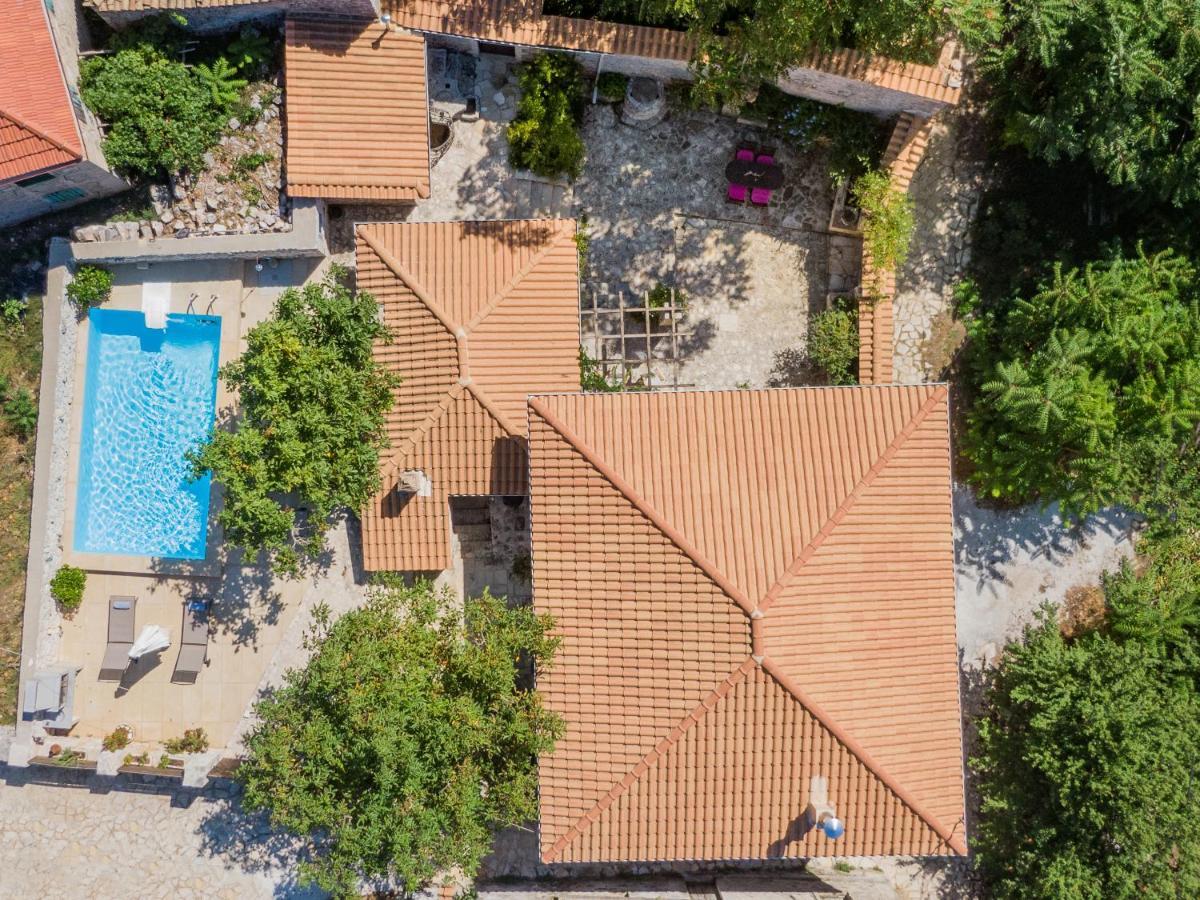 Villa Callisto- Elegant Restored Villa With Pool Yírion Exterior foto